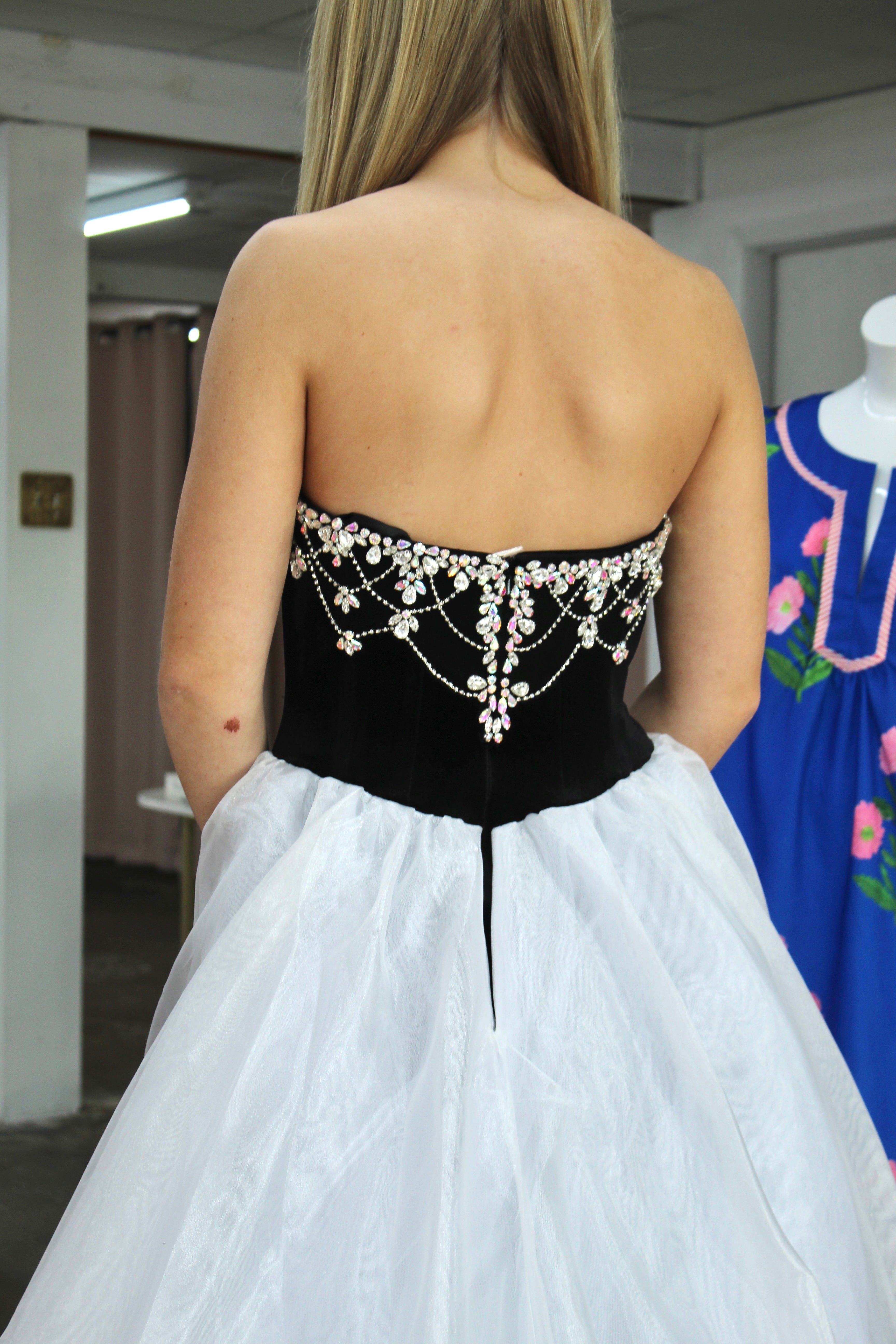 Johnathan Kayne 2945 size 4