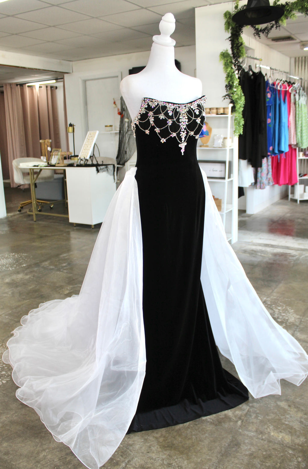 Johnathan Kayne 2945 size 4