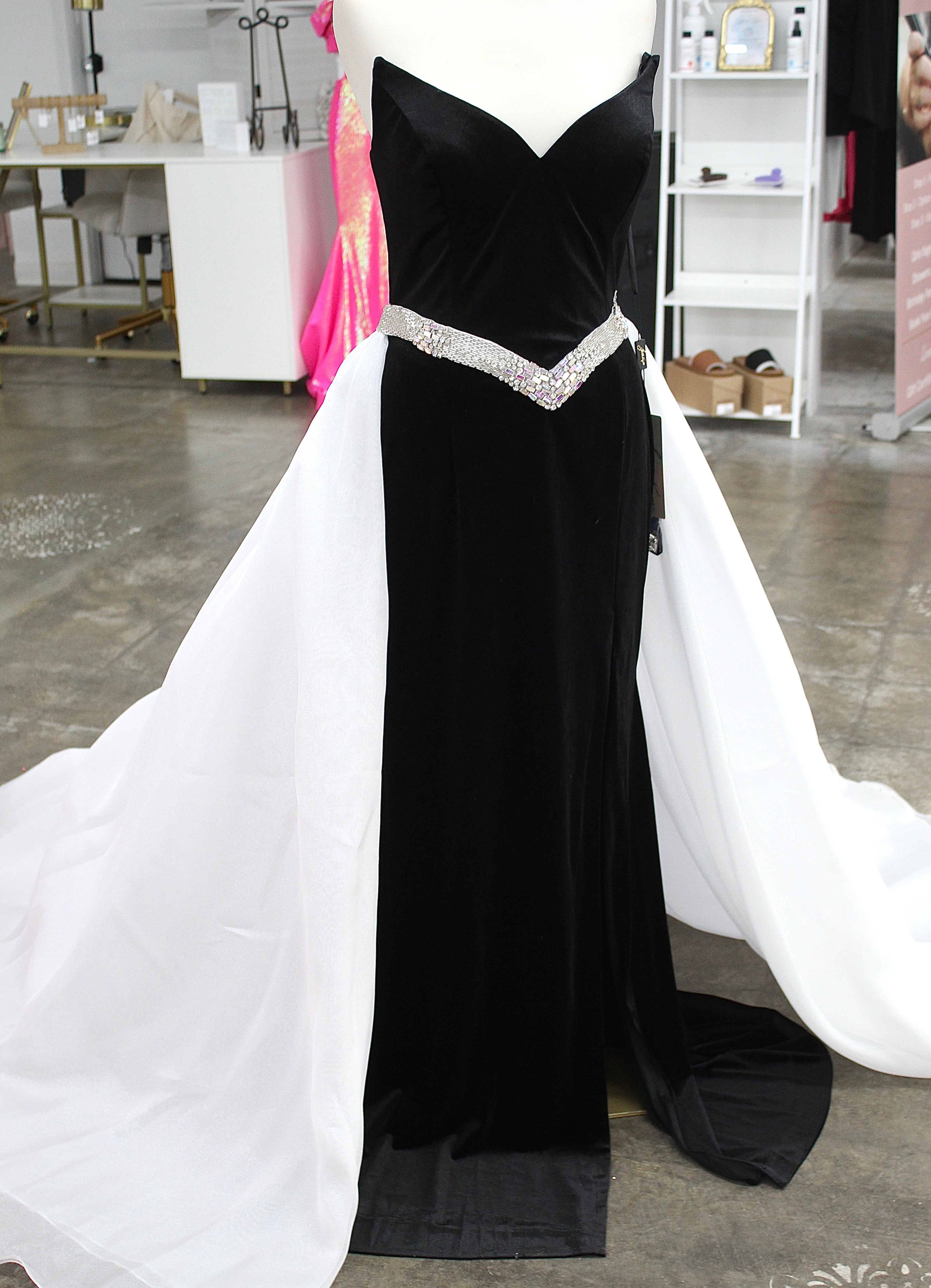 Johnathan Kayne 3132- Size 14 *Black/White*