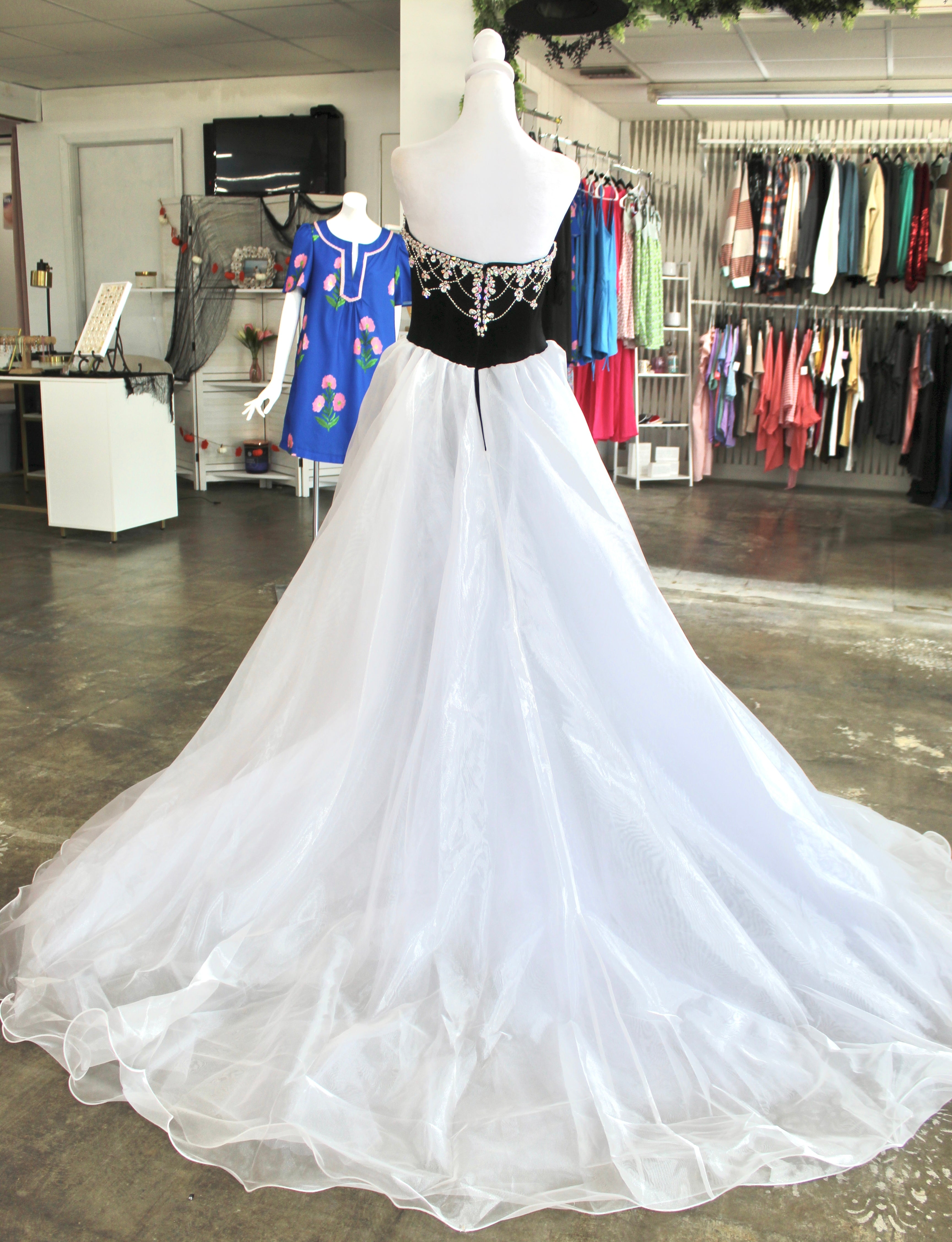 Johnathan Kayne 2945 size 4