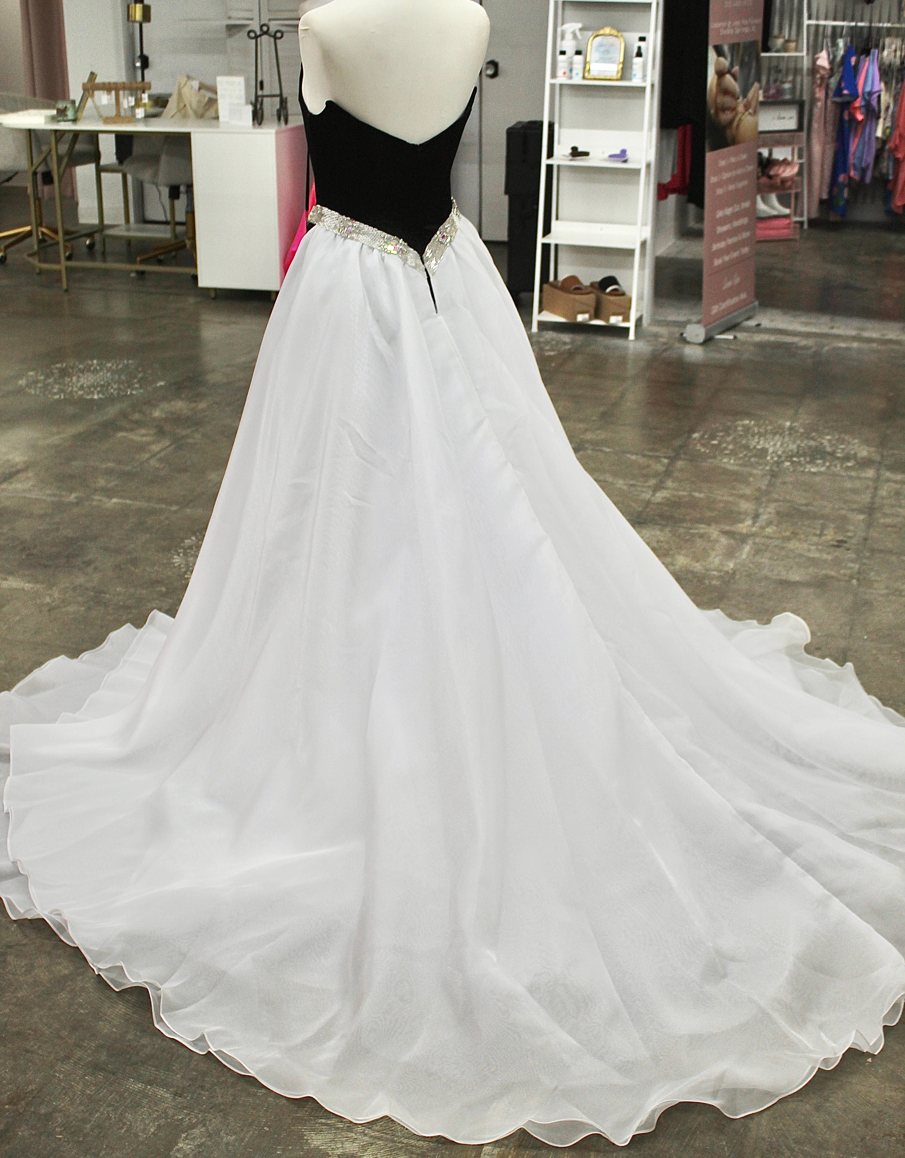 Johnathan Kayne 3132- Size 14 *Black/White*