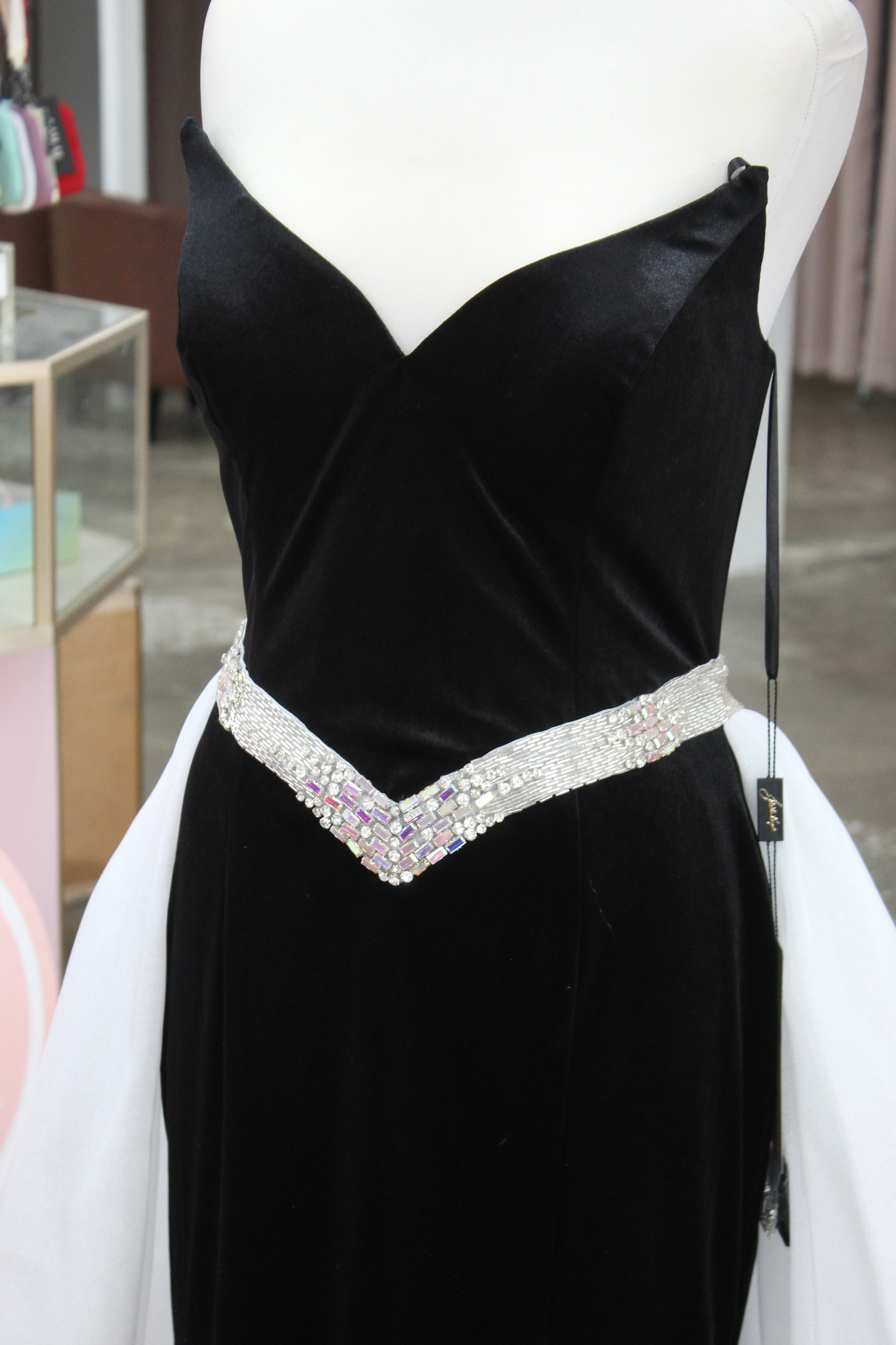 Johnathan Kayne 3132- Size 14 *Black/White*