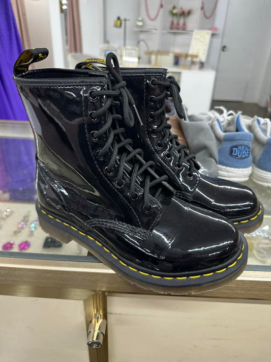 Women’s size 8 Dr Martens