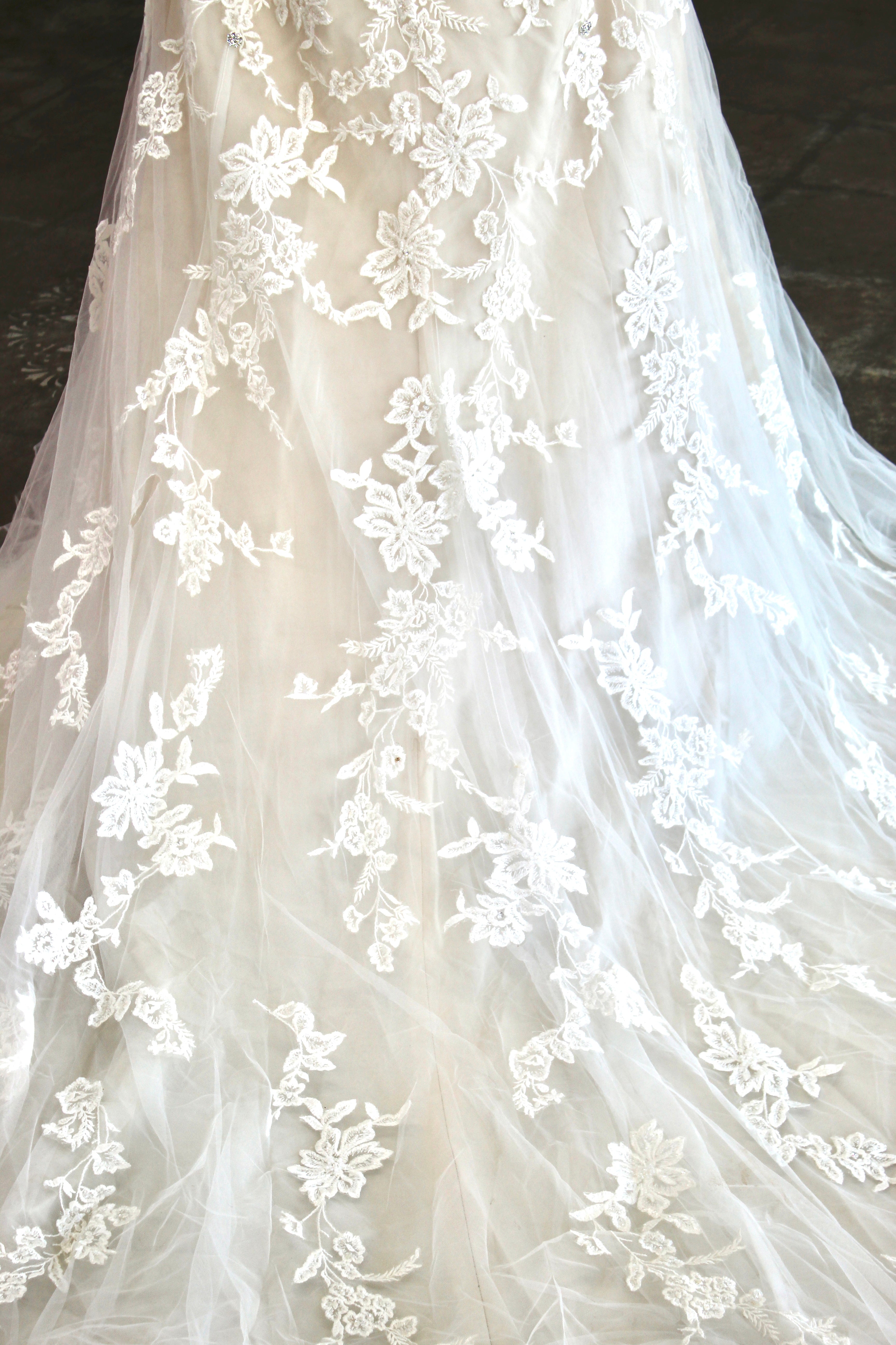 Bridal Deal — David’s Bridal Wedding Gown + Veil + Tiara | Size 12