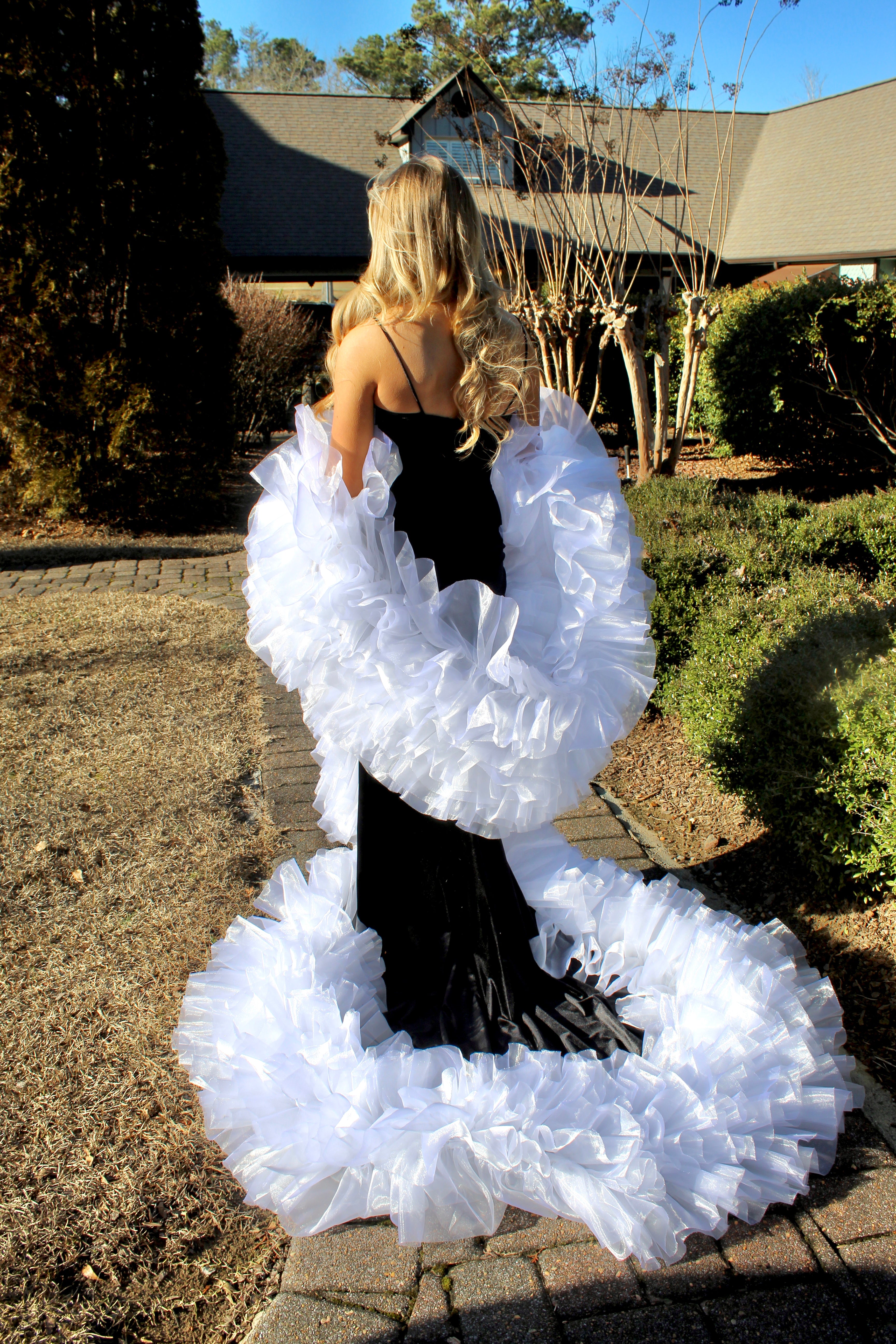 Johnathan Kayne 3304 (White & Black)- Size 4