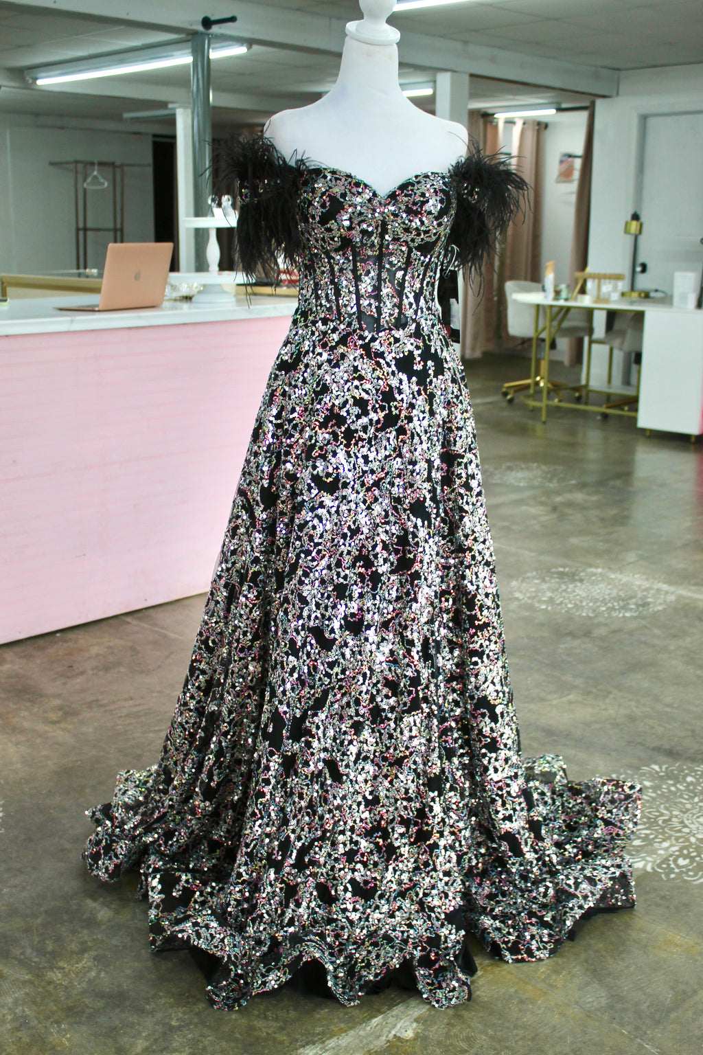 Johnathan Kayne 2928- Size 4