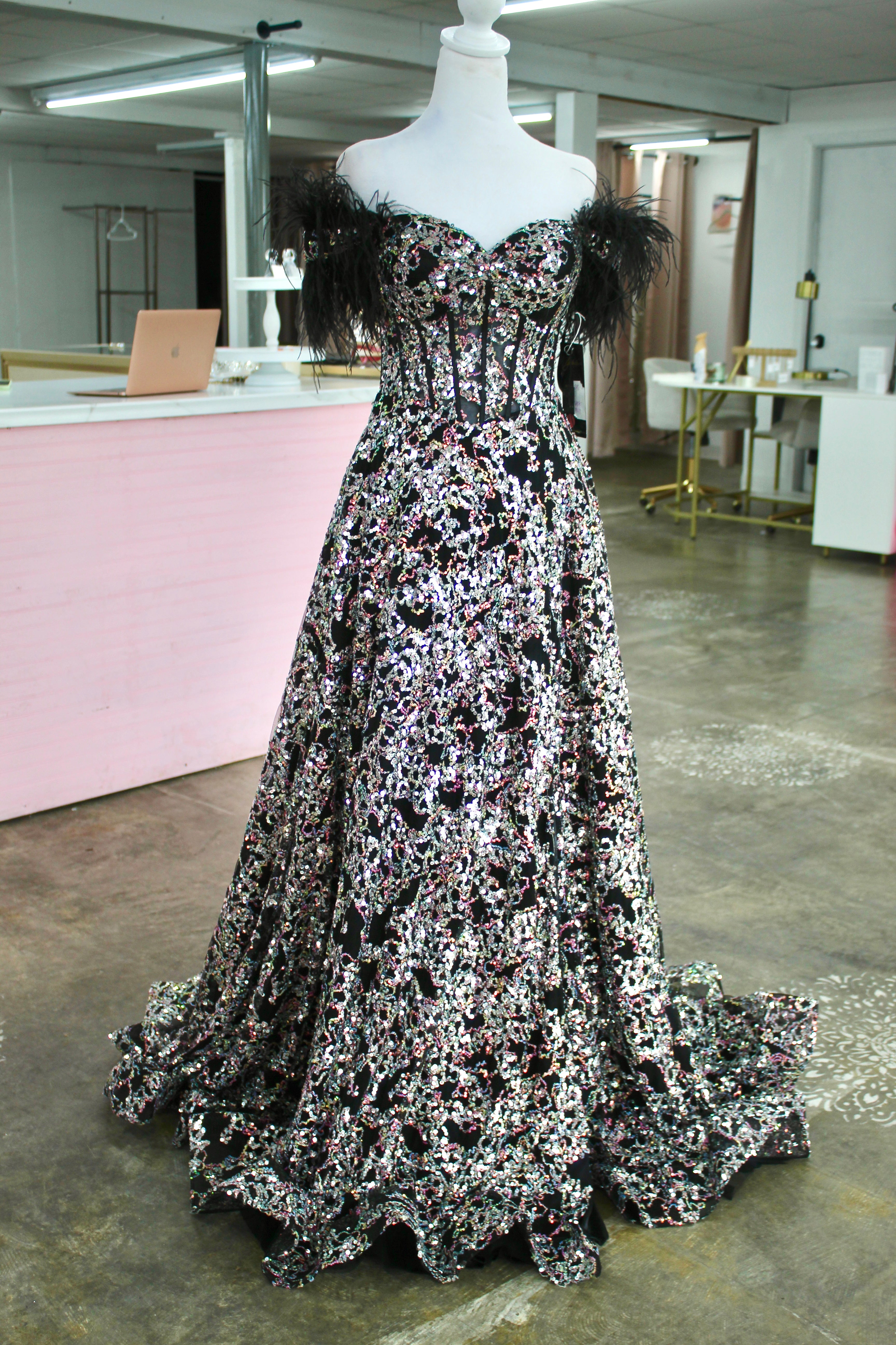 Johnathan Kayne 2928- Size 4