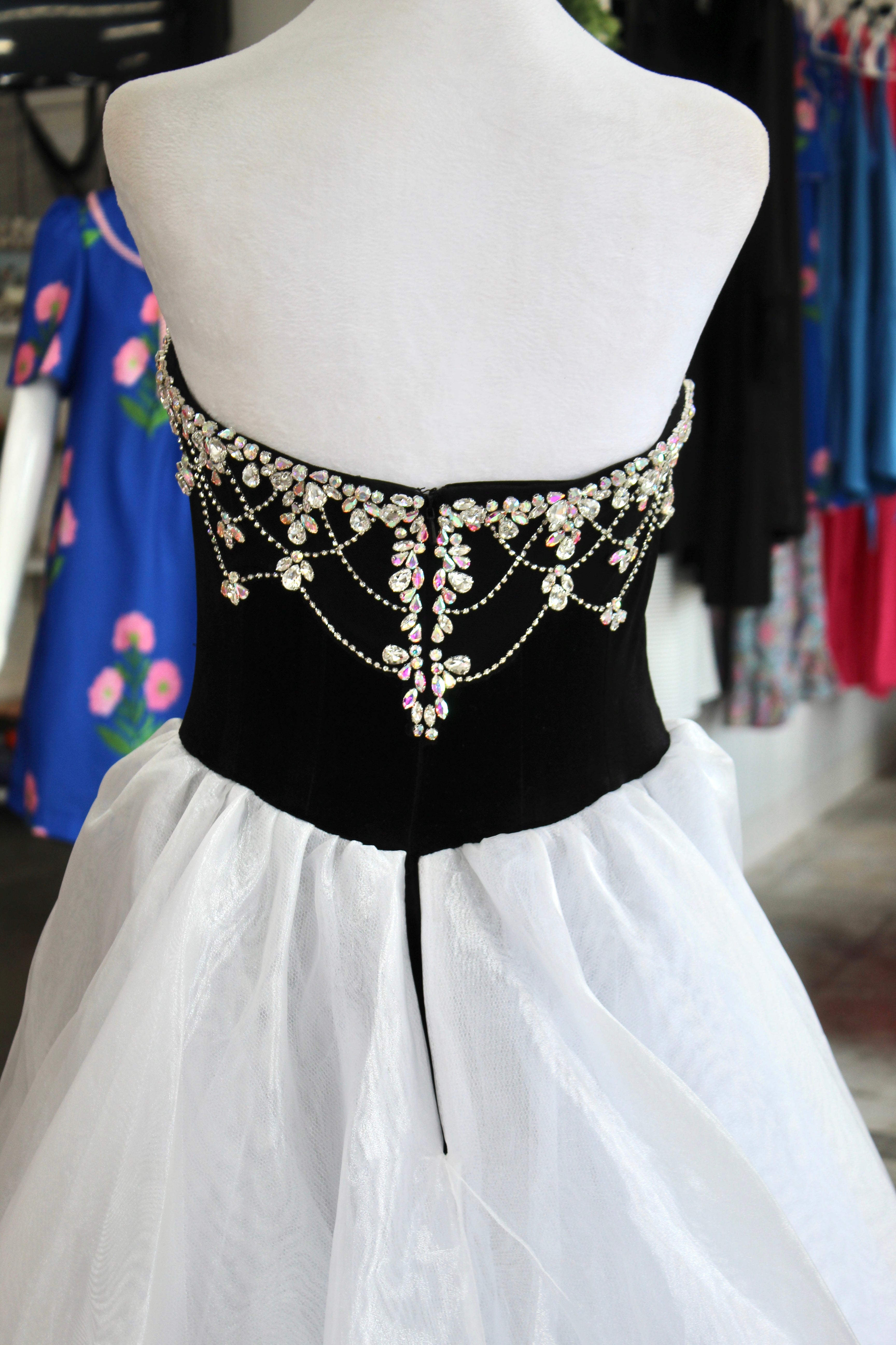 Johnathan Kayne 2945 size 4