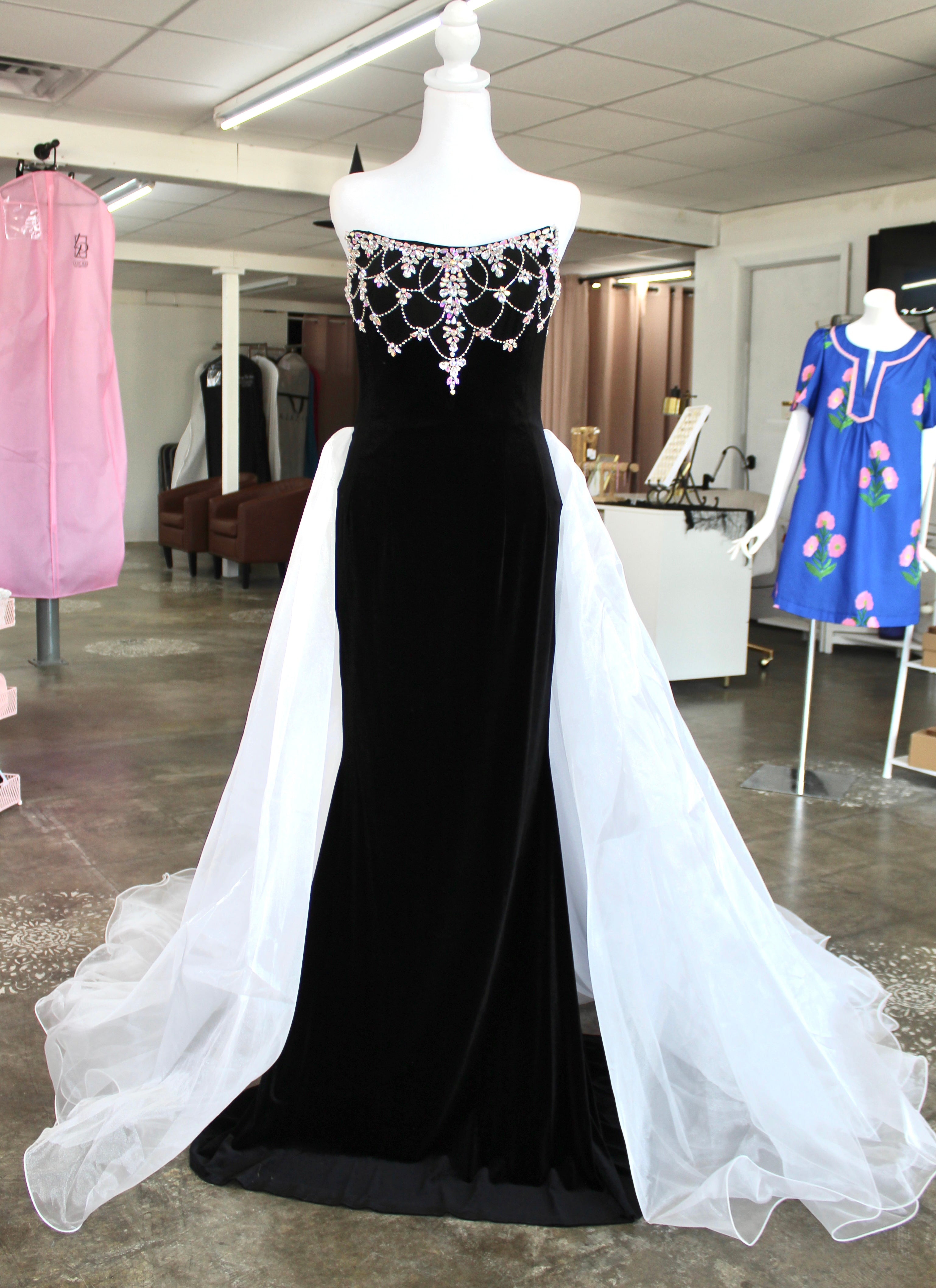 Johnathan Kayne 2945 size 4