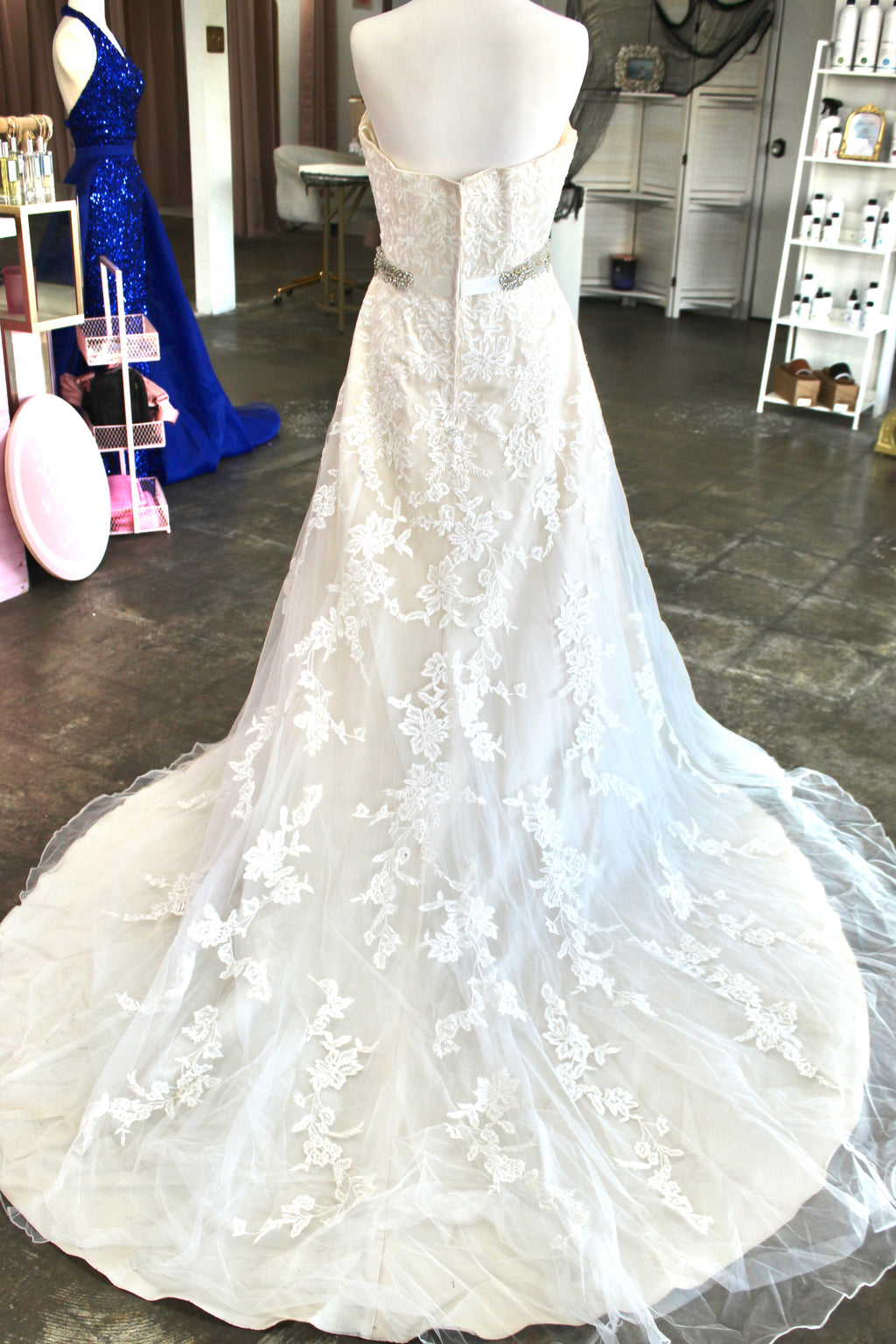 Bridal Deal — David’s Bridal Wedding Gown + Veil + Tiara | Size 12