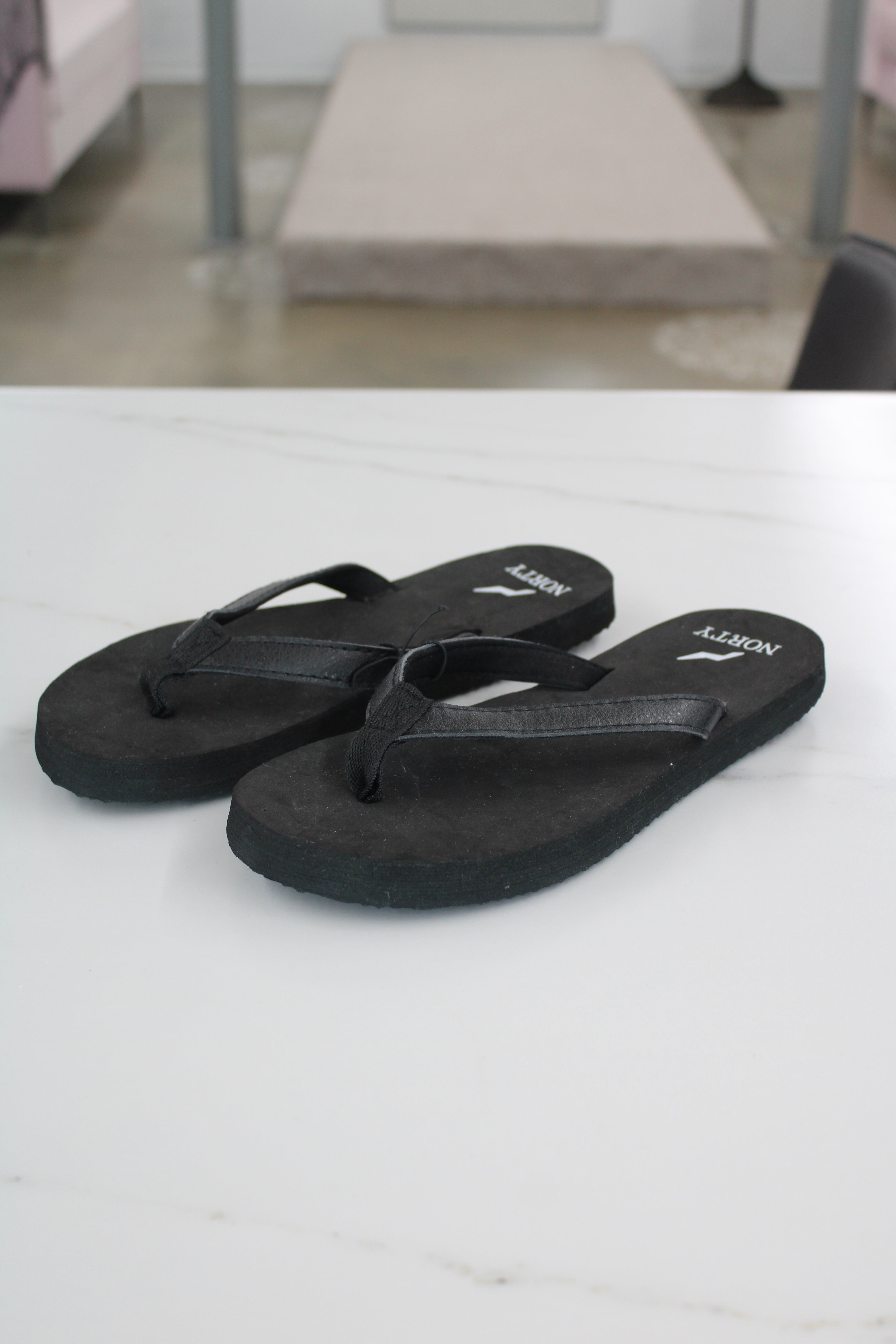 Hannah Flip Flops-Black