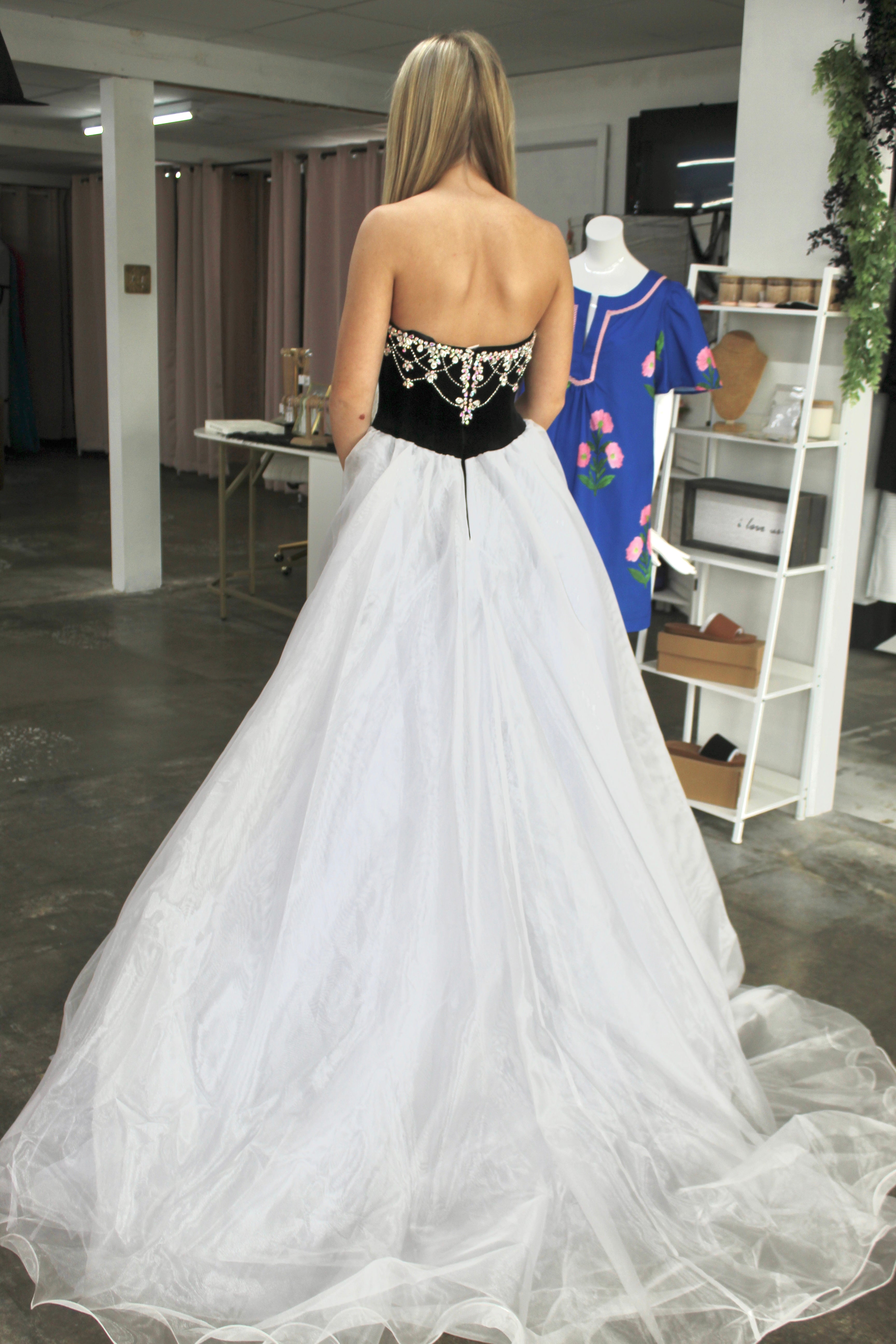 Johnathan Kayne 2945 size 4