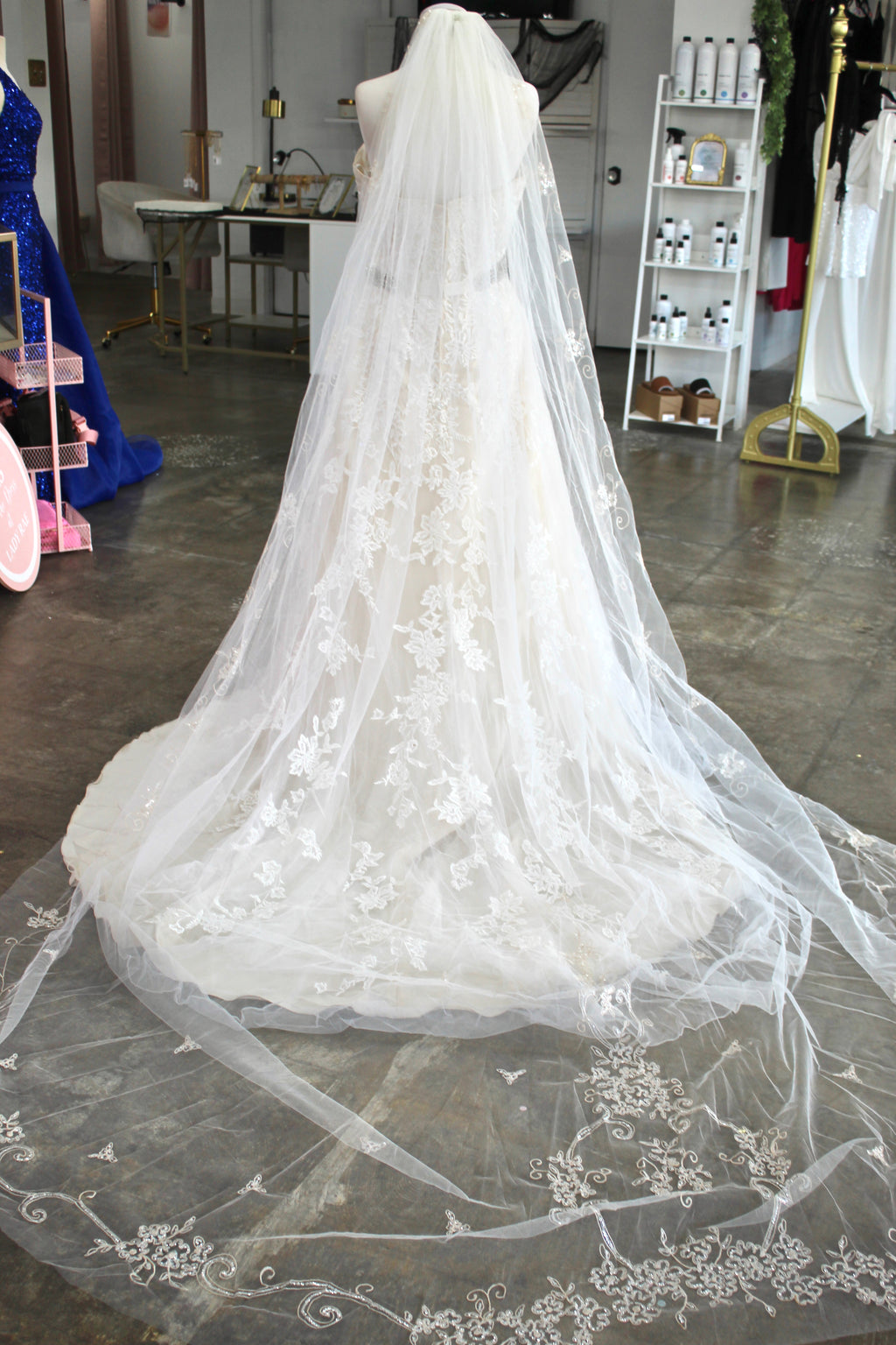 Bridal Deal — David’s Bridal Wedding Gown + Veil + Tiara | Size 12